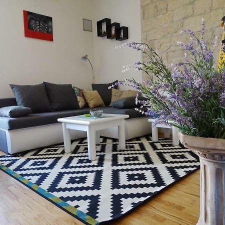 Apartment Naita Sinj Kültér fotó